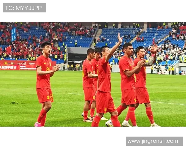 墨西哥国足球星奋战绿茵赛场展现激情与荣耀精神 墨西哥国足球星奋战绿茵赛场展现激情与荣耀精神